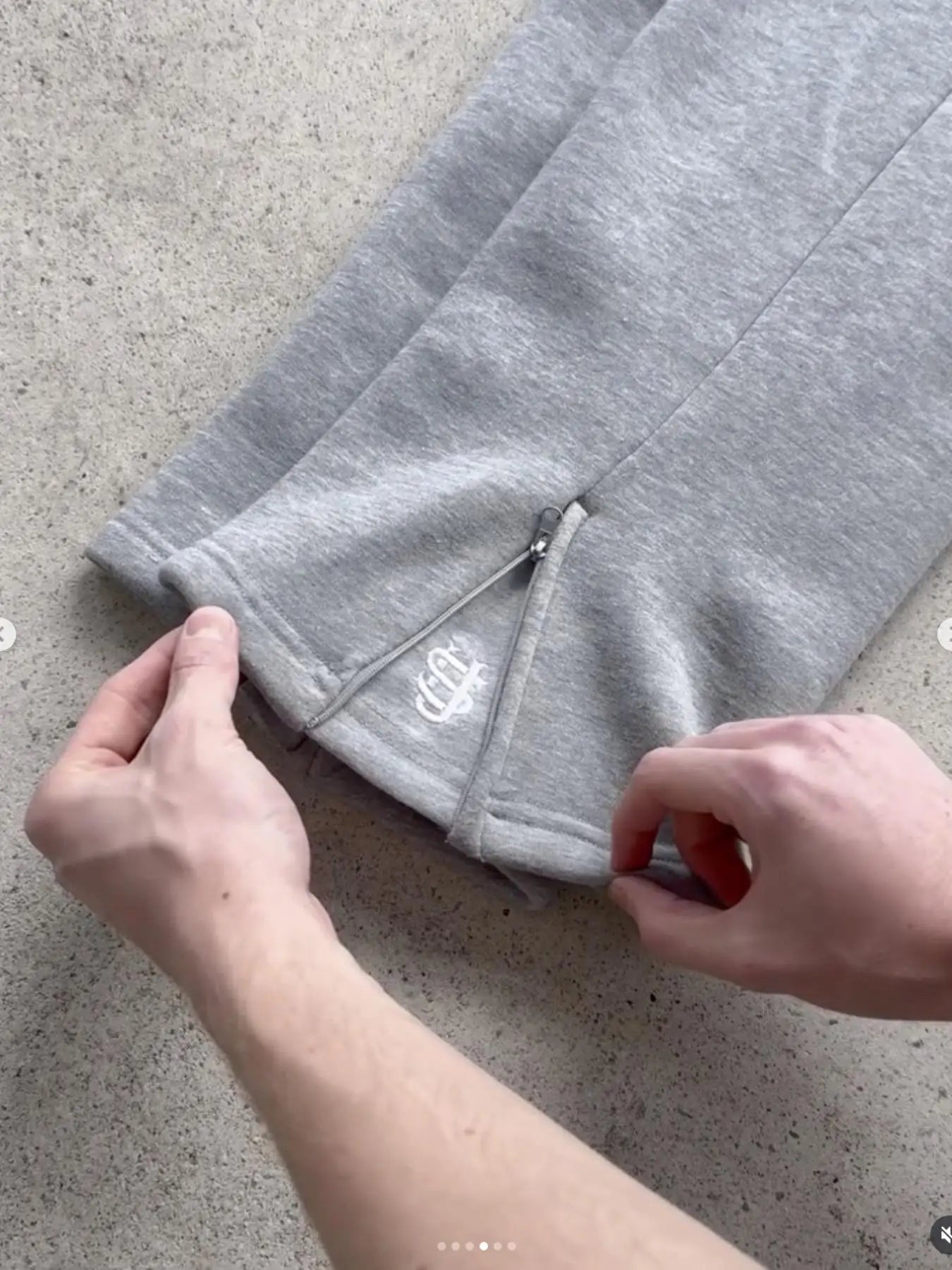 SU Crest Sweats