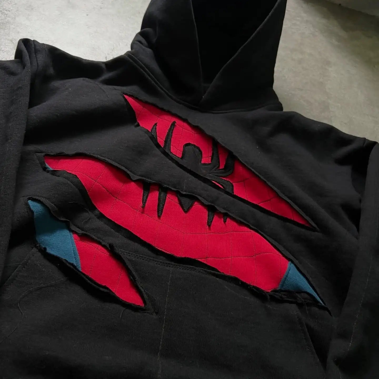 American Style Harajuku Style Space Destruction Hoodie with Fashionable and Personalized Patchwork Red Spider Print Loose Hoodie