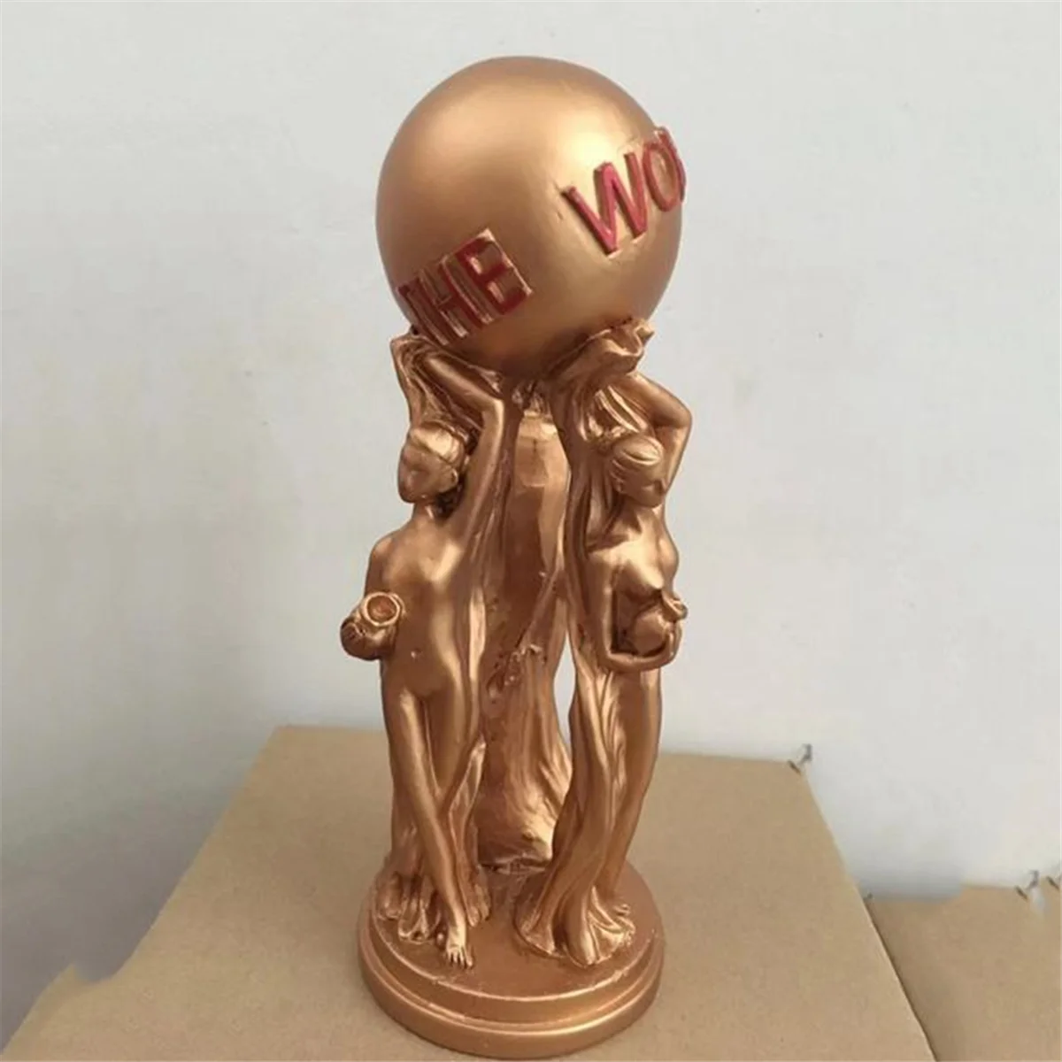 Stylish The World is Your Statue Trophy for Office Home Decoration Birthday Graduation Ceremony Resin Statue