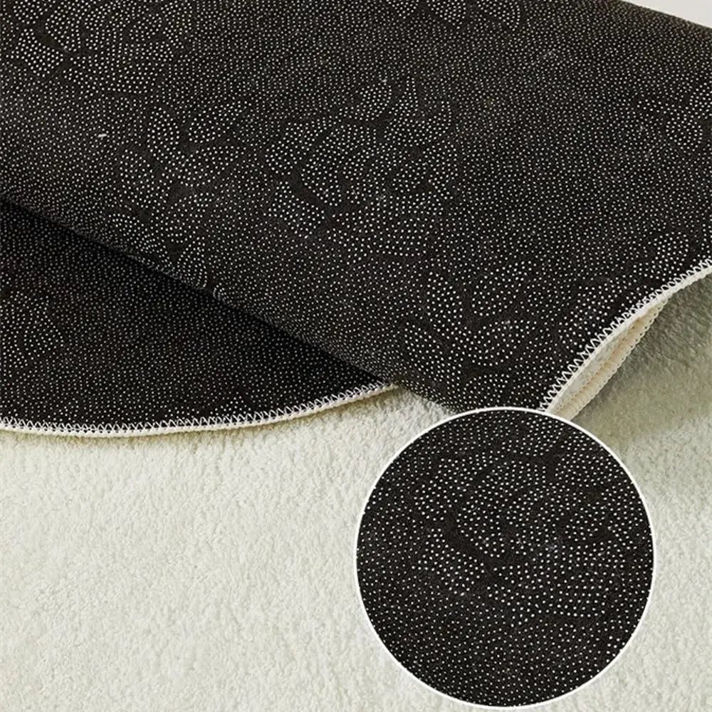 VIKAM Creative Lipstick Design Bathroom Floor Mat, Non-Slip And Water-Absorbent. Soft Home Decor Carpet For Bedrooms And Kitchen